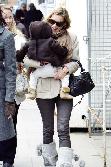 LONDON -  FEBRUARY 27:  Model Kate Moss walks with  her daughter Lila and friends on February 27, 2004 in London. (Photo by Gareth Cattermole/Getty Images)