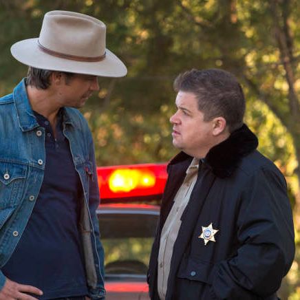 JUSTIFIED -- Hole in the Wall -- Episode 401 (Airs Tuesday, January 8, 10:00 pm e/p) -- Pictured: (L-R) Timothy Olyphant as Raylan Givens, Patton Oswalt as Bob Sweeney