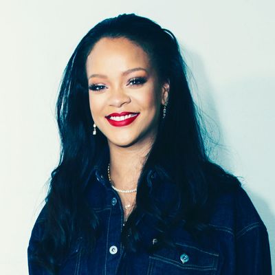 Rihanna shares what she thinks falling in love smells like – WARM 106.9