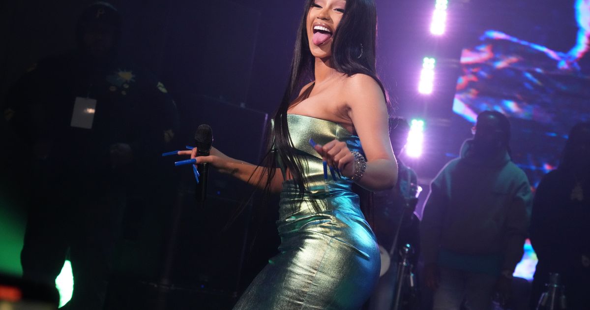 Cardi B Throws Mic at Concert: Everything She's Thrown - Vimarsana News