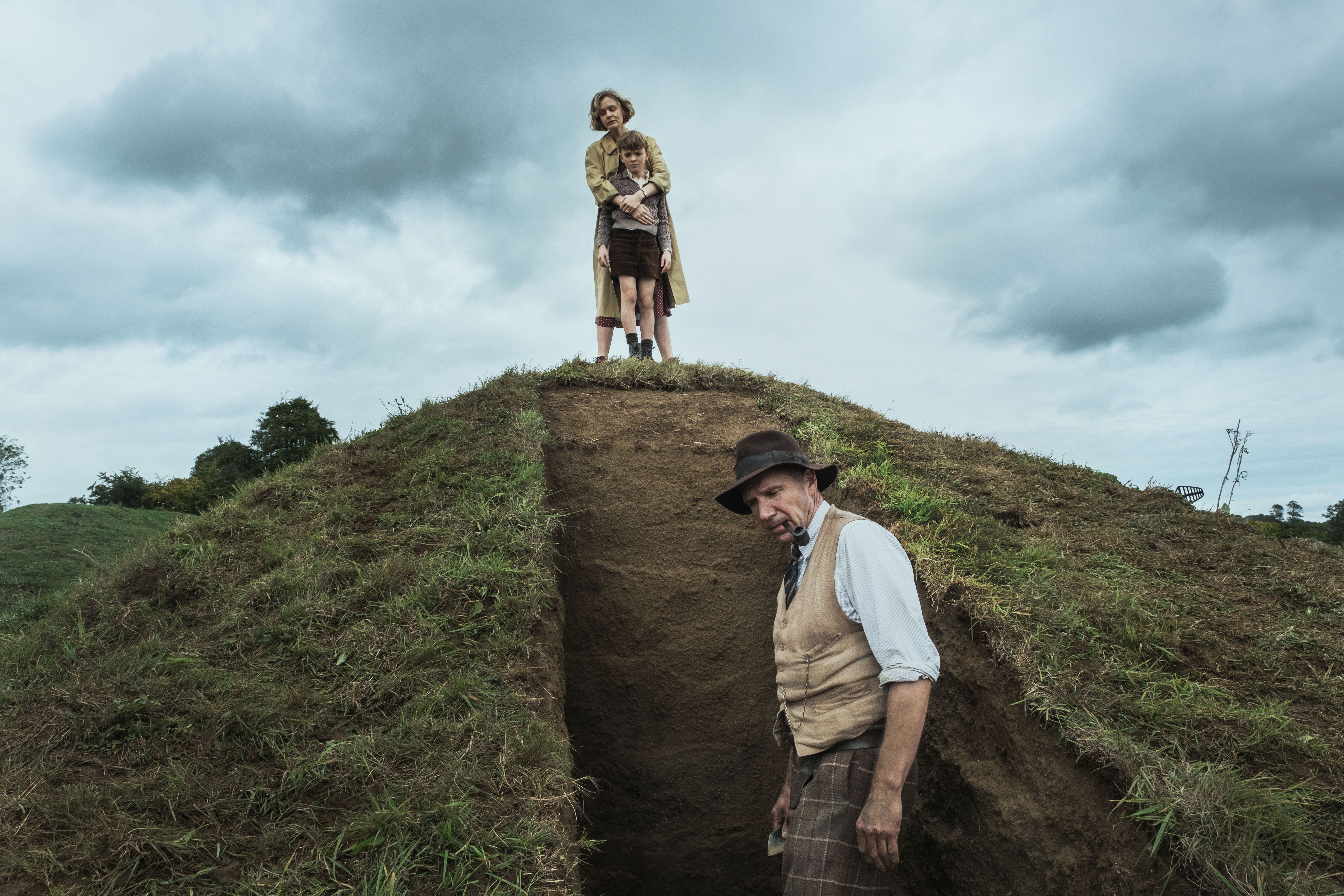 Review Netflixs The Dig with Ralph Fiennes, Carey Mulligan