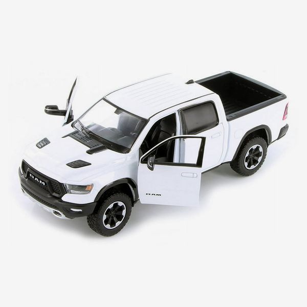 Motormax 2019 RAM Rebel Crew Cab Pickup Truck 1/24 Diecast Model Car