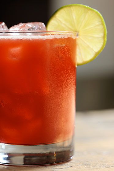 黑朗姆酒，香蕉蜜，酸橙汁，自制石榴，黑醋栗