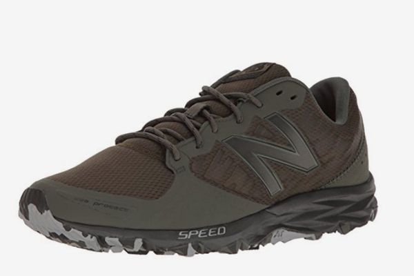 trail sneakers mens