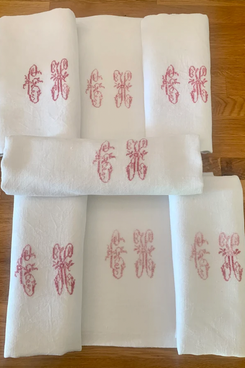 BABSYCo Antique French White Farmhouse Damask Napkins with Red Embroidered Monogram, Set of 7