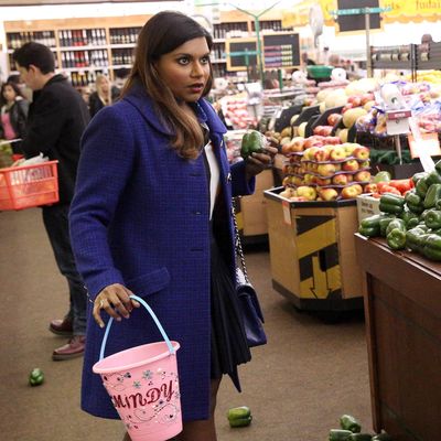 THE MINDY PROJECT: Mindy (Mindy Kaling, L) and Danny (Chris Messina, R) have a mishap while shopping for healthy food in the 