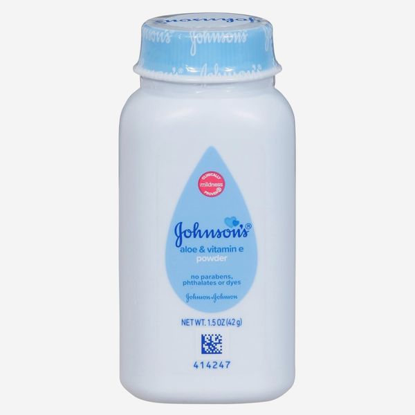 Johnson&rsquo;s Baby Naturally Derived Cornstarch Baby Powder with Aloe