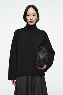 11 Best Black Turtlenecks 2024 The Strategist