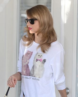 Taylor Swift Wore a Great Catsby Sweatshirt