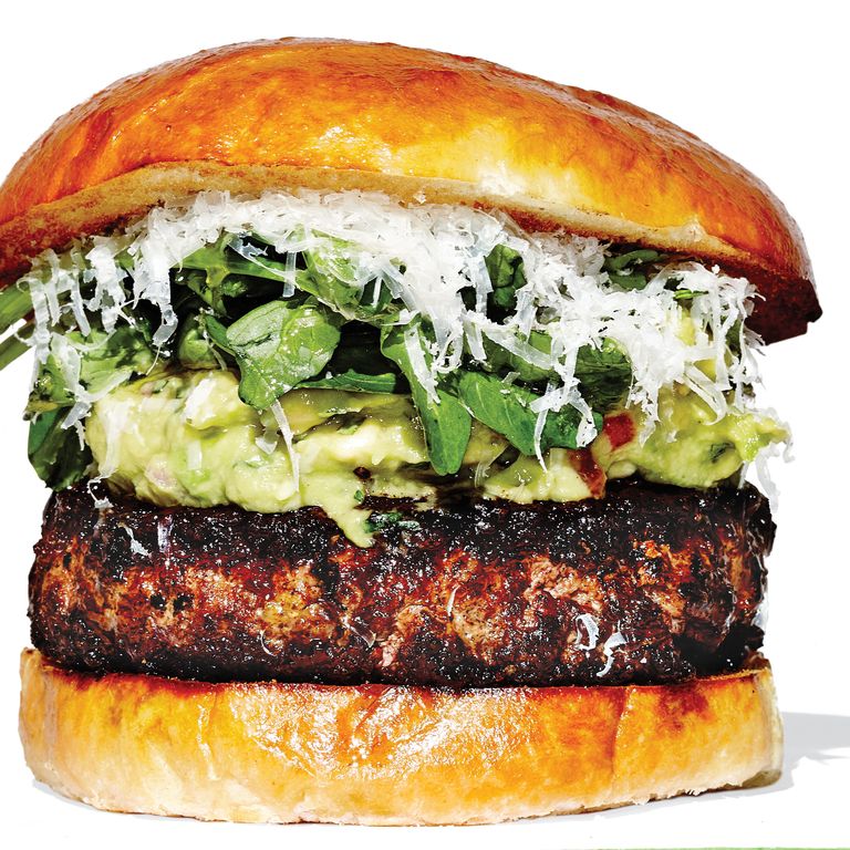 奇怪的是，你可以在一家以惠灵顿烤甜菜和胡萝卜闻名的餐厅找到这座城市最好的汉堡之一，这家餐厅的主厨也是准素食主义者。但在那里，它都是鲜嫩多汁的，搭配着标志性的新卡利风格，配上墨西哥胡椒和鳄梨酱，再加上豆瓣菜和一堆Microplaned Manchego。只吃午餐和早午餐。