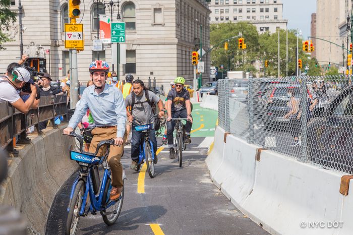 brooklyn bridge bike lane