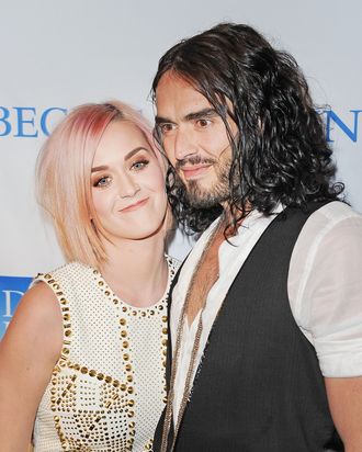 LOS ANGELES, CA - DECEMBER 03: Singer Katy Perry (L) and actor Russell Brand attend the 3rd Annual 