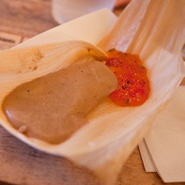 “Tourtière玉米粉蒸肉”:碎猪肉和调料，配肉汁和李子酱。