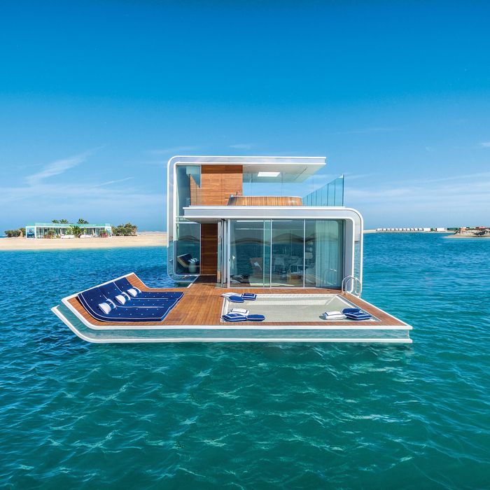 Tour a Houseboat Where You Can Really Sleep With the Fishes