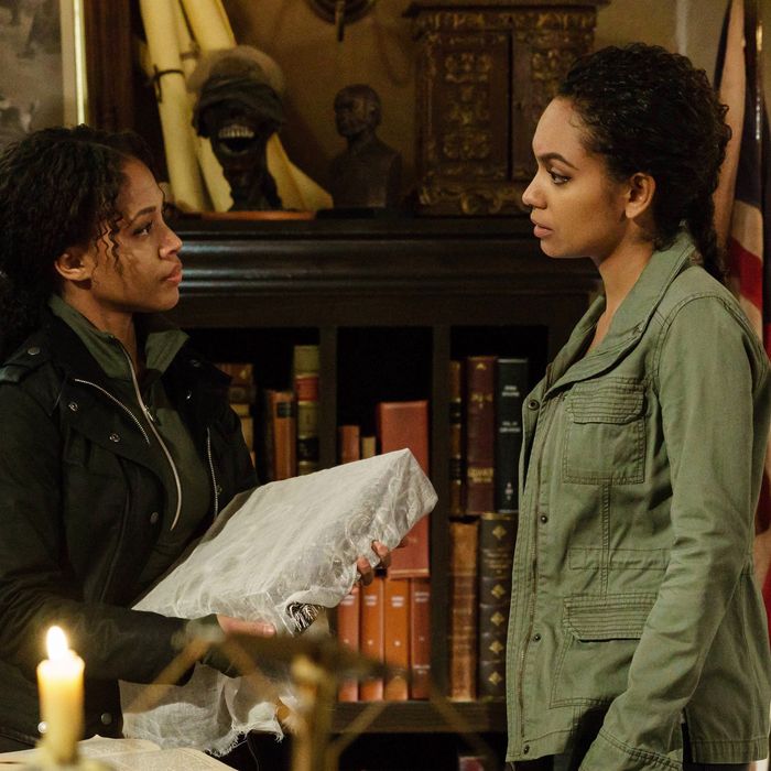 SLEEPY HOLLOW: L-R: Nicole Beharie and Lyndie Greenwood in the ÒDelawareÓ episode of SLEEPY HOLLOW airing Friday, April 1 (8:00-9:00 PM ET/PT) on FOX. ©2016 Fox Broadcasting Co. Cr: Tina Rowden/FOX
