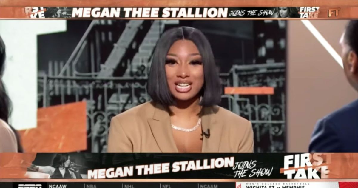 梅根·西·斯塔林 (Megan Thee Stallion) 登上 ESPN 代表休斯頓並休閒地為廠牌執行官卡爾·克勞福德 (Carl Crawford) 代言