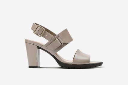 Clarks Kurtley Shine Womens Sandals in Sage Leather