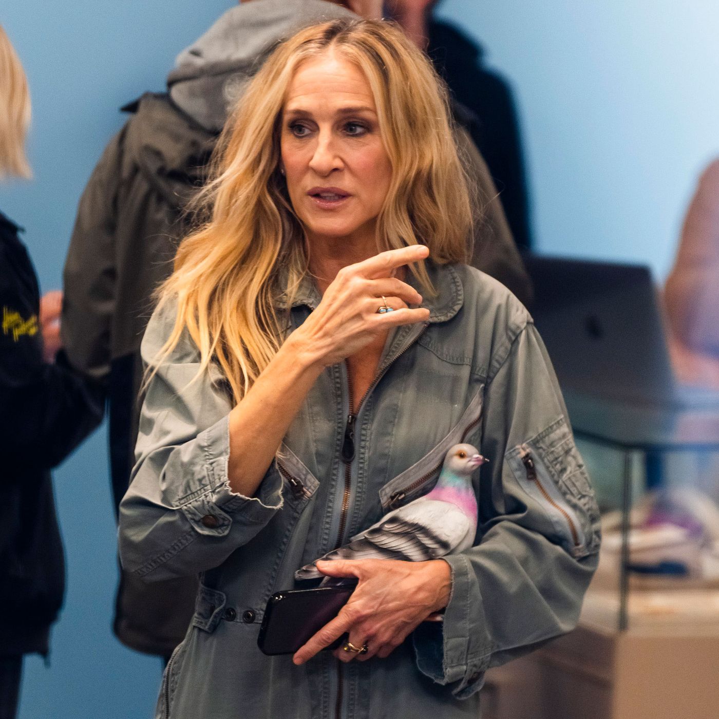 Sarah Jessica Parker Rocks a Pigeon Clutch and Head-to-Toe Pink on