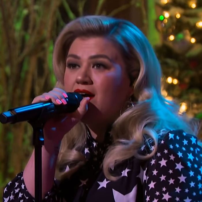 Here’s Every ‘Kelly Clarkson Show’ Christmas Kellyoke Cover