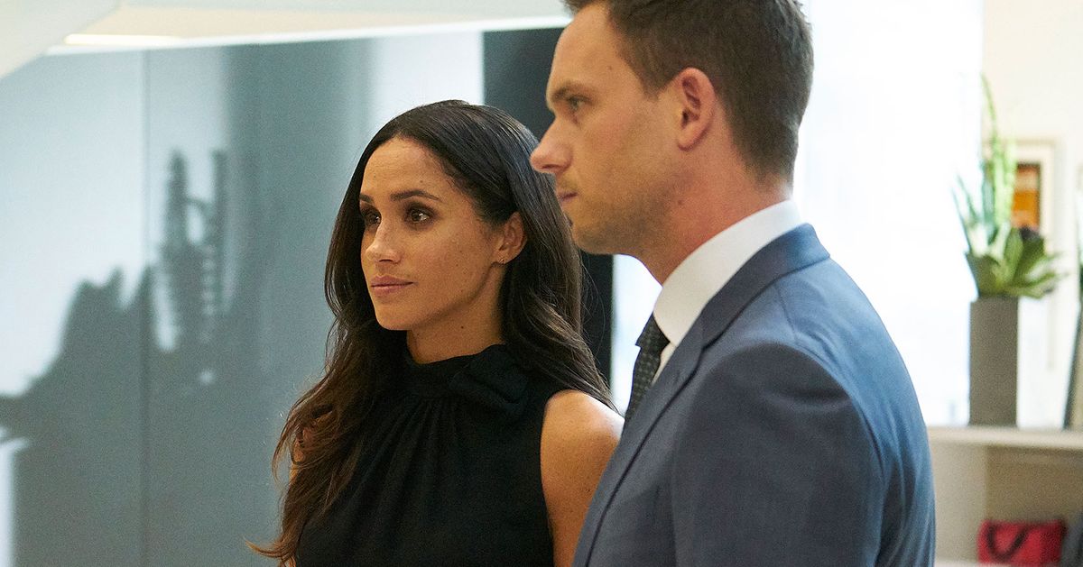 meghan markle sexy in suits outfit style woman chic trenchcoat office streetstyle meghan markle rachel  zane suits pencil skirt