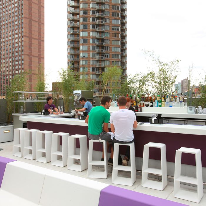 https://pyxis.nymag.com/v1/imgs/1cf/f78/54e517584cdc15ebdf2ffb17c68b352dce-14-yotel.jpg