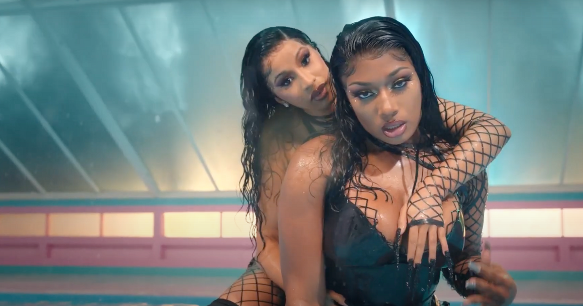 Cardi B 和 Megan Thee Stallion 炫耀他們的豪宅，滴在“WAP”音樂視頻中