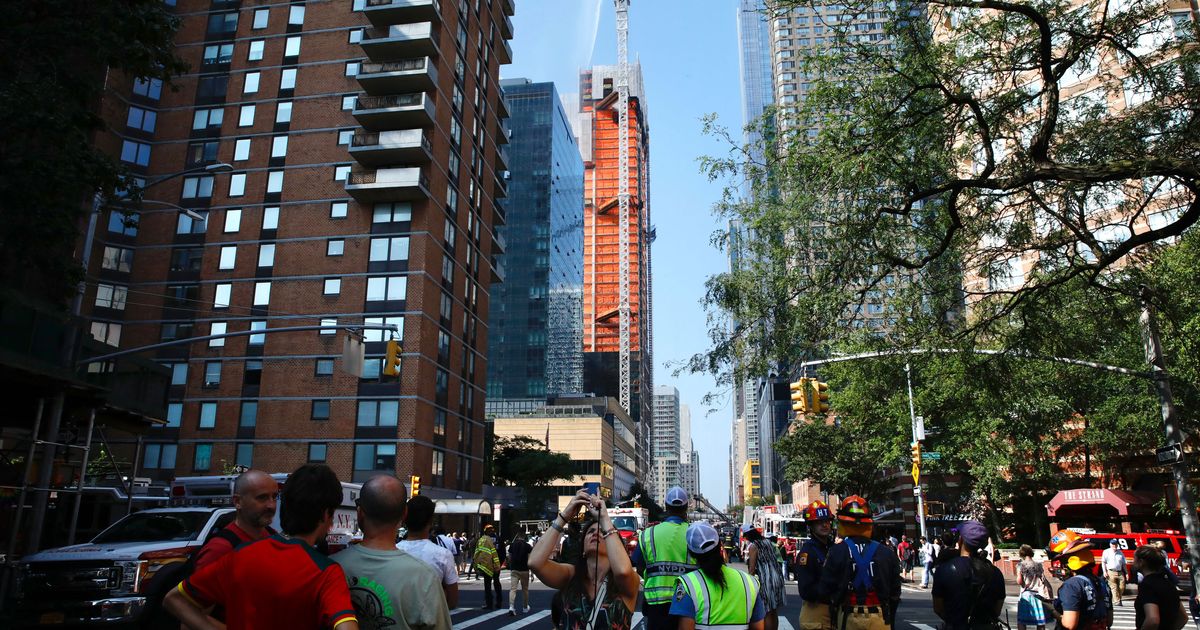 NYC Crane Collapse Crane Falls Into Manhattan Skyscraper