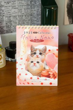 2025 Petit Cats Desk Calendar