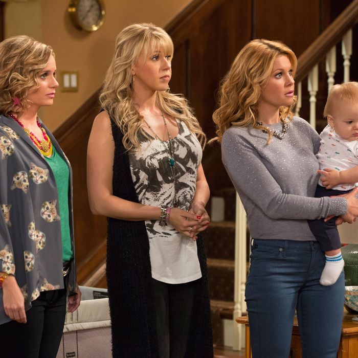 Fuller House Recap About That Couch