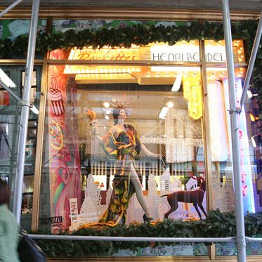 Lord & Taylor’s Holiday Window Displays Are Full of Tiny Moving People