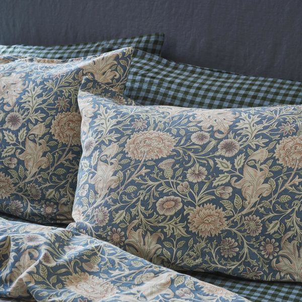 Piglet in Bed Webbs Blue Double Bough Linen Blend Pillowcases (Pair)