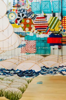 Jacob Hashimoto’s Gas Giant at the Fondazione Querini Stampalia, composed of 7,500 kitelike, translucent disks and patterned shapes suspended from the ceiling, transforms the upper level of the building into an airy, dreamlike environment.