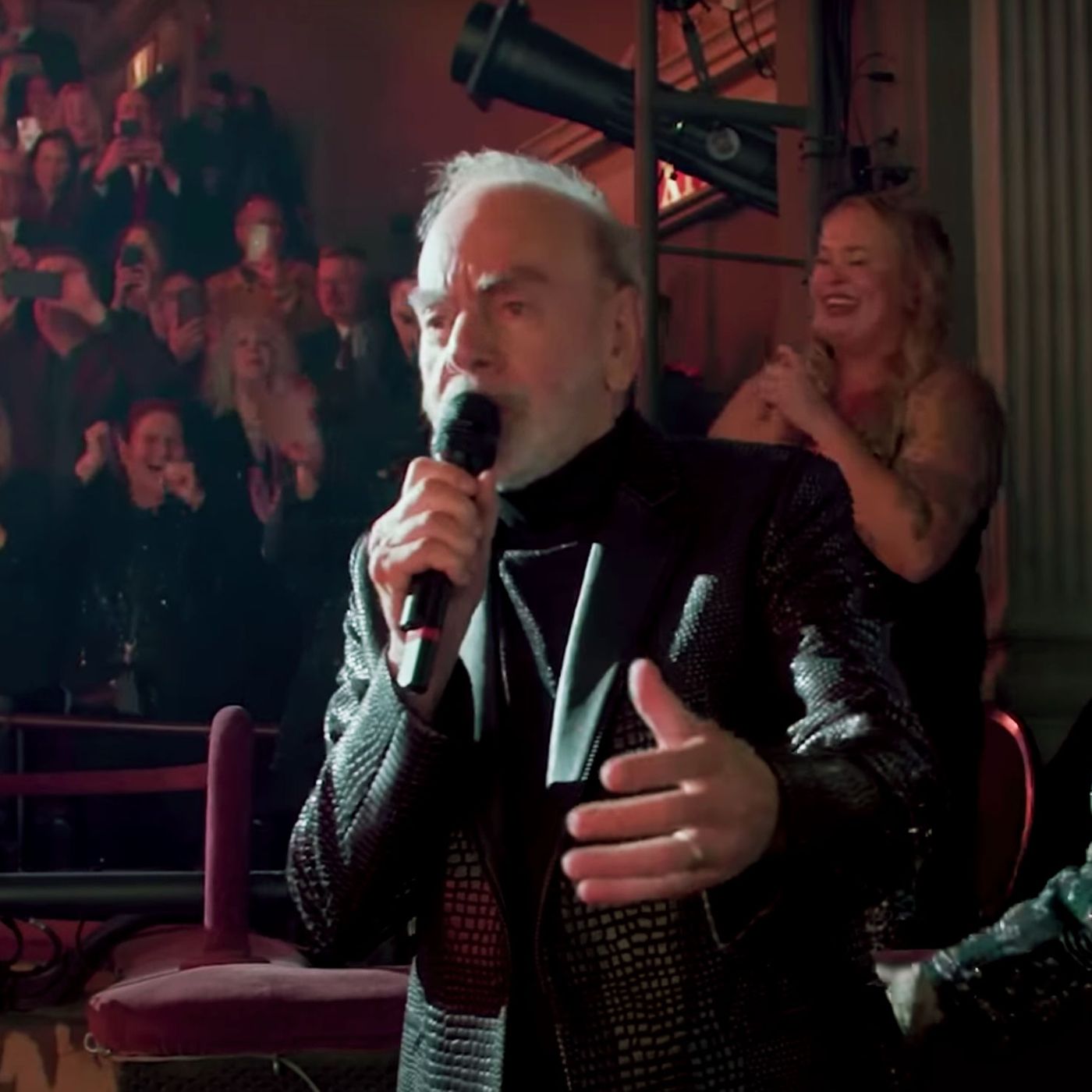 Neil Diamond gives surprise 'Sweet Caroline' performance
