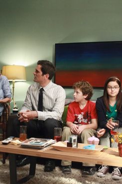 MODERN FAMILY - In the second half of the hour, entitled "When Good Kids Go Bad" (9:30-10:00 p.m.), Mitch and Cam plan a nice evening with the whole family to break the happy news that they're looking to adopt another child. However their parade is rained on when they realize Lily may not take well to another baby in the house. Meanwhile, Claire and Jay are each consumed with proving a certain point. "Modern Family" returns for its third season with a special one-hour event on WEDNESDAY, SEPTEMBER 21 (9:00-10:00 p.m., ET) on the ABC Television Network. (ABC/RICHARD CARTWRIGHT)
ED O'NEILL, JULIE BOWEN, TY BURRELL, NOLAN GOULD, ARIEL WINTER, SARAH HYLAND