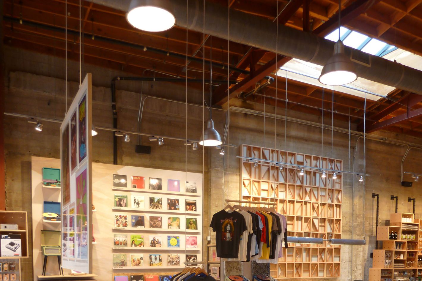 Tilsvarende paperback nød Urban Outfitters Now Sells the Most Vinyl Records