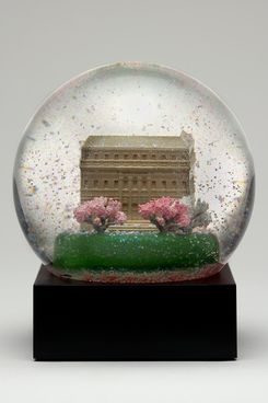 Frick Magnolia Globe