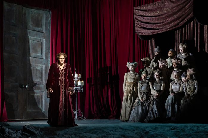 Lise Davidsen and the (excellent) Met Chorus in Verdi's 'Macbeth.'