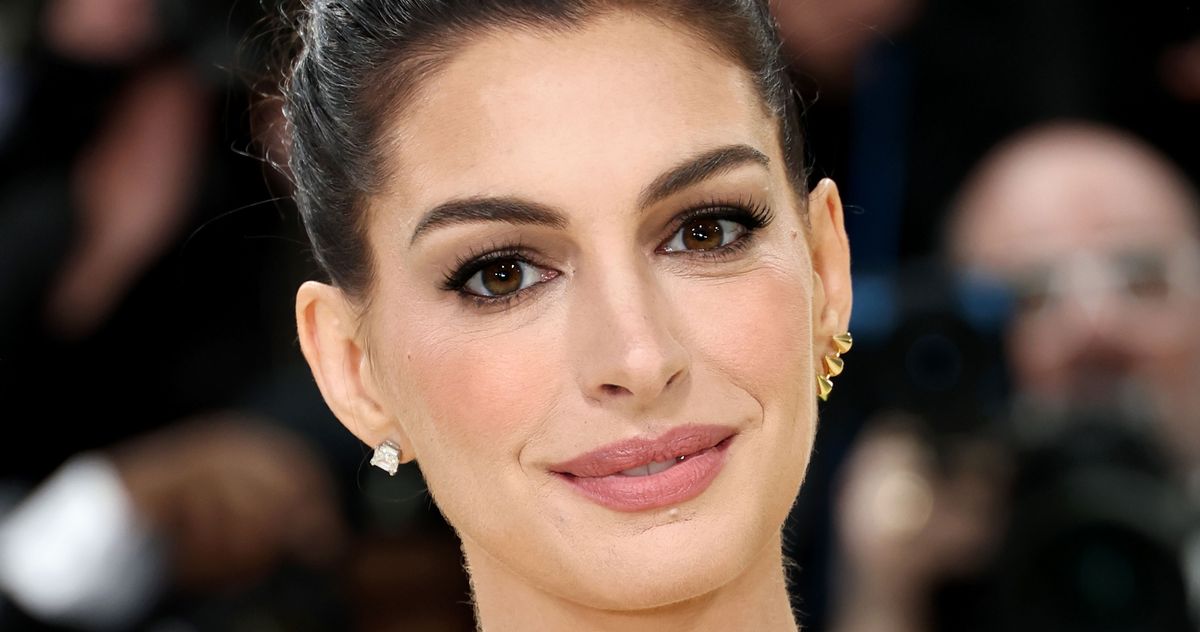 Anne Hathaway Didn't Get a Facelift, Alright?
