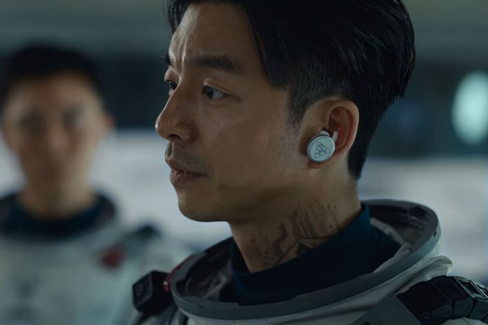 Gong Yoo’s Neck Tattoo in Netflix Sci-Fi ‘The Silent Sea’ - English Times