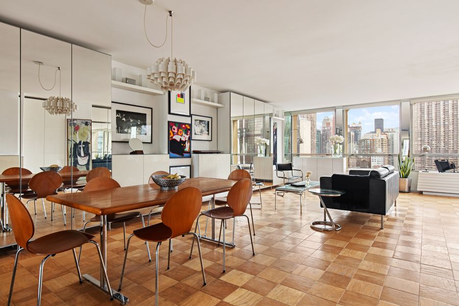 Fashion Photographer Roxanne Lowit’s Kips Bay Penthouse Is for Sale