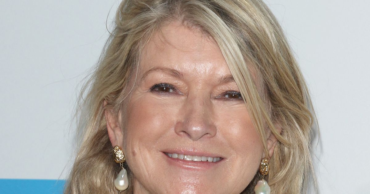 Martha Stewart Calls Huffman’s Jail Jumpsuit ‘Schlumpy’