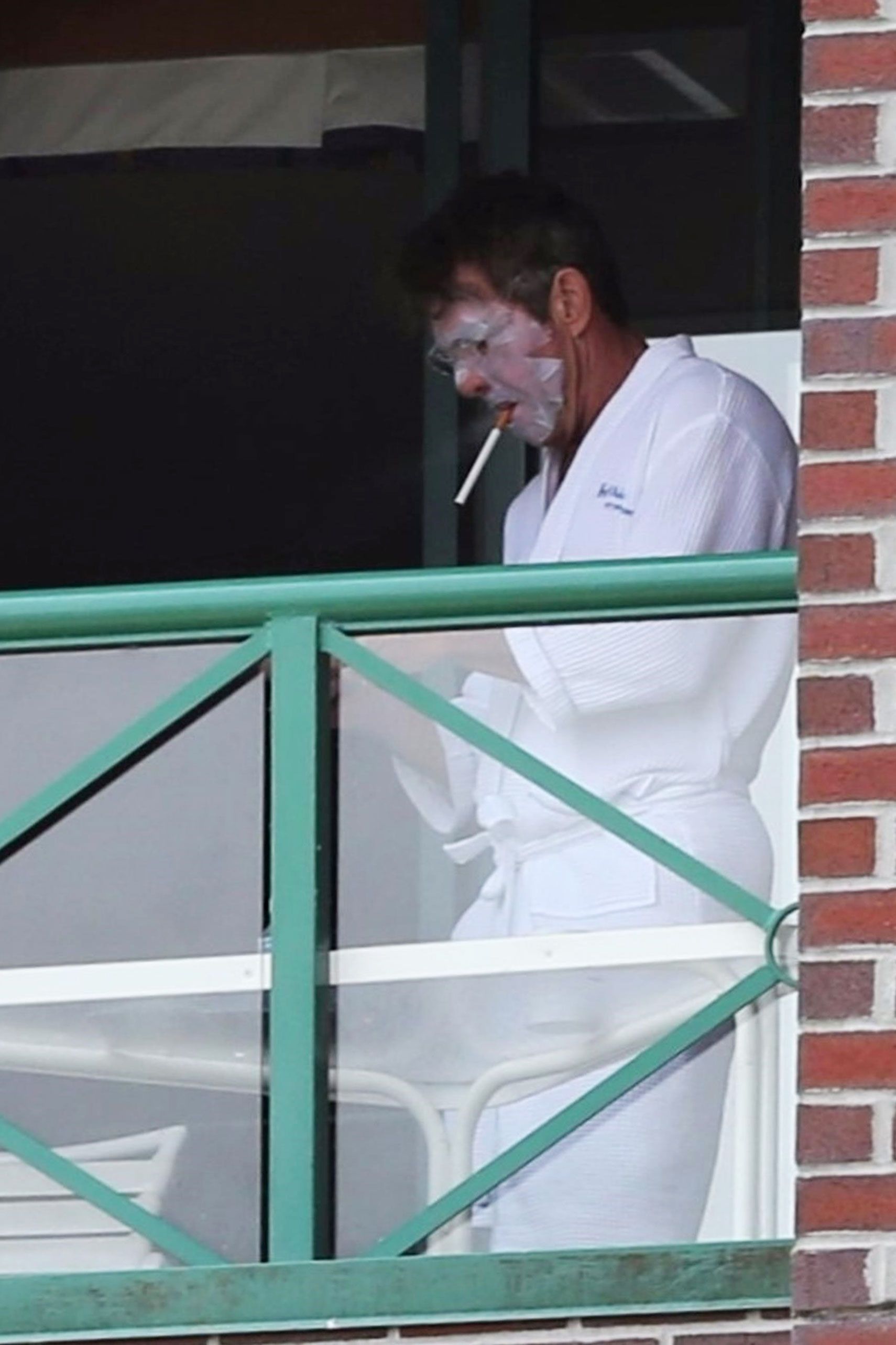 Dennis Quaid Smoking In a Sheet Mask Is Instantly Iconic