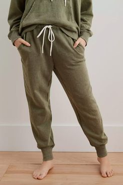 Aerie Weekend Jogger in Succulent Olive