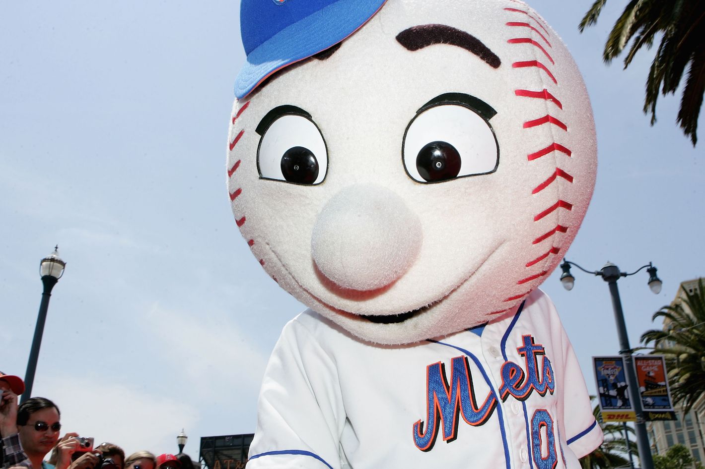 Mr. Met: “I'm the luckiest mascot ever. Deal with it” : r/baseballcirclejerk