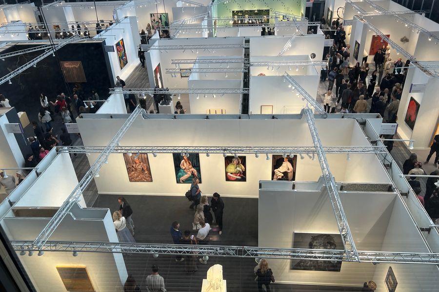 There’s a Lot of Blue-Chip Slop for Sale at Frieze