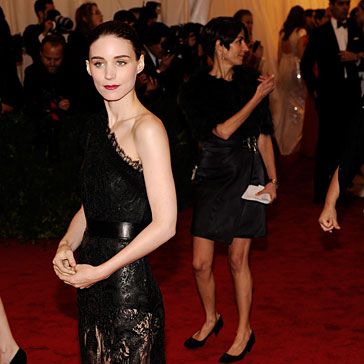 The hand pose, ultra-glam version.