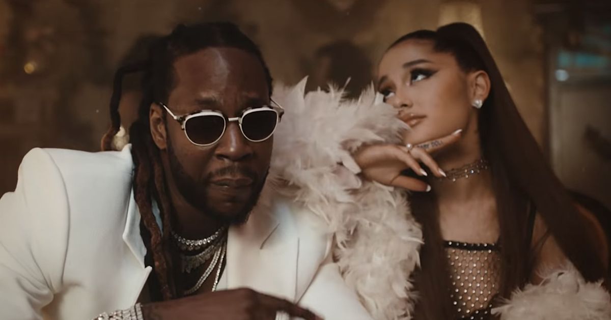 2 Chainz 和 Ariana Grande 在他們的新“統治世界”音樂視頻中輕鬆講話