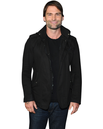 Seann William Scott Talks New Fox Sitcom, NFL, American Pie & More