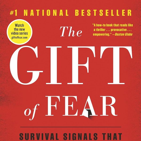 The Gift of Fear: Survival Signals That Protect Us from Violence by Gavin De Becker