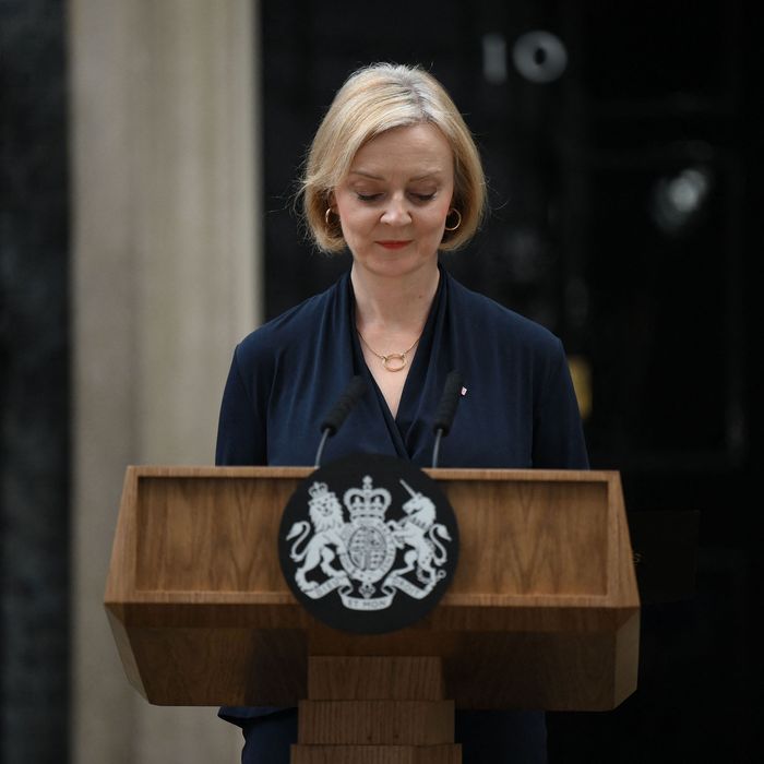 Liz Truss resign